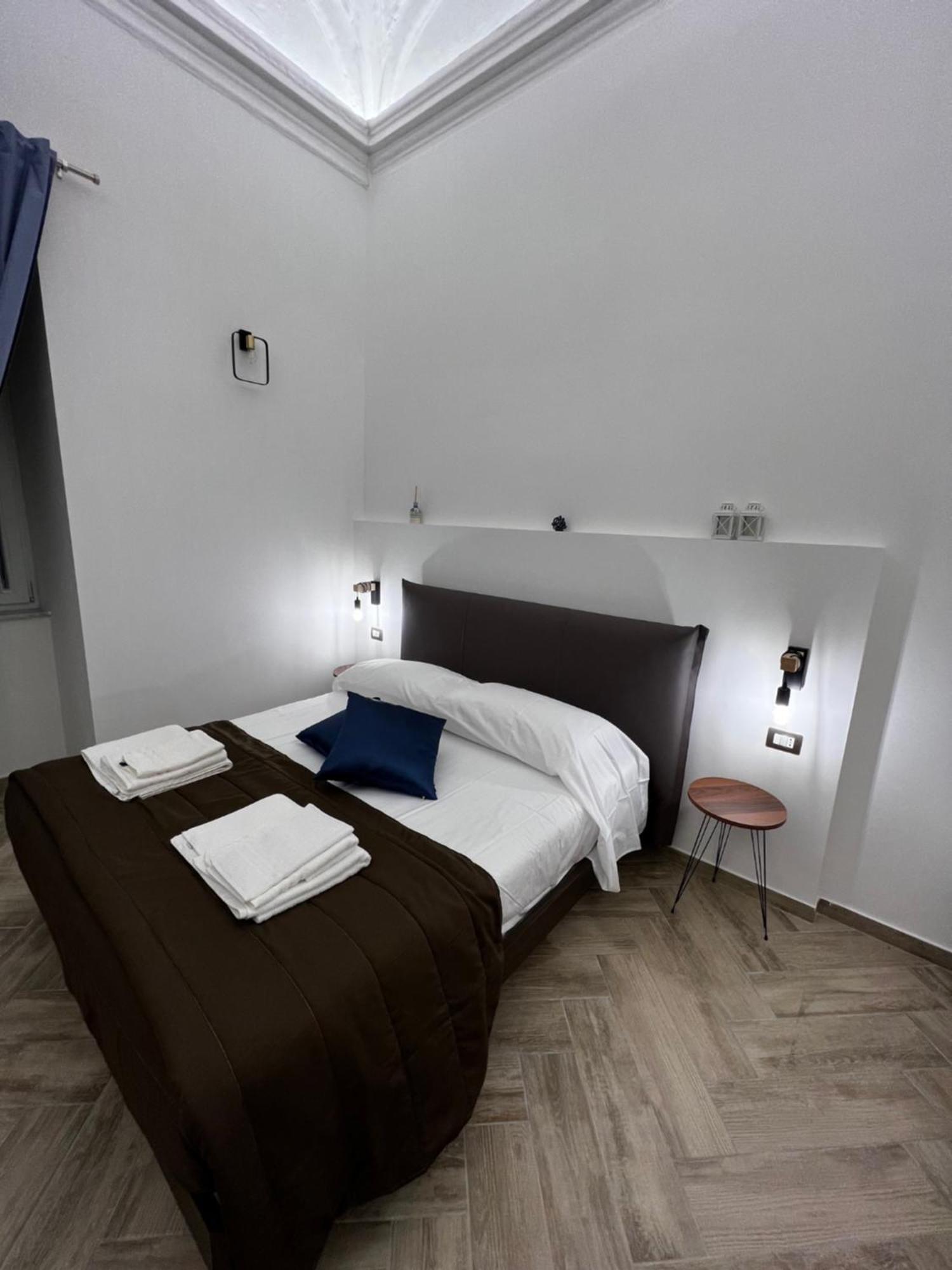 Bed & Breakfast Dimora Dei Decumani Naples